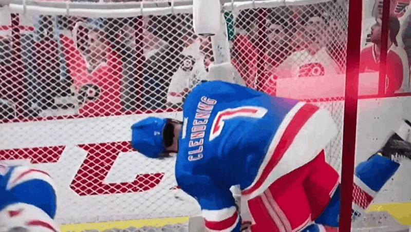 Un joueur des Rangers sérieusement secoué après avoir fini dans sa cage