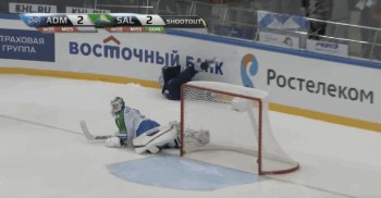 Un joueur se blesse après avoir marqué un penalty