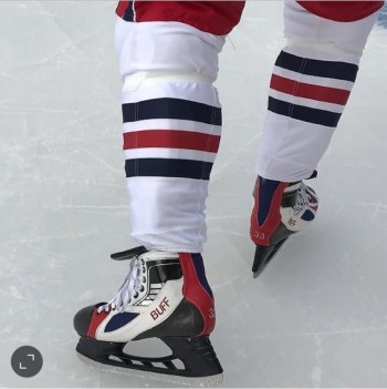 Les patins spéciaux de Dustin Byfuglien pour l'Heritage Classic