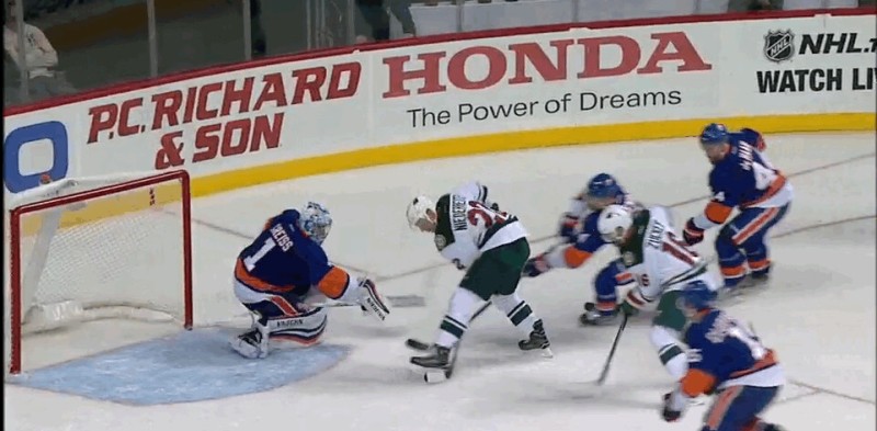 Un joli but entre le jambe pour Nino Niederreiter