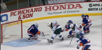 Un joli but entre le jambe pour Nino Niederreiter