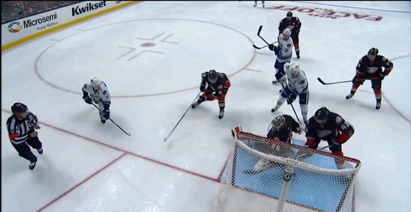 Un bel arrêt de John Gibson sur Henrik Sedin