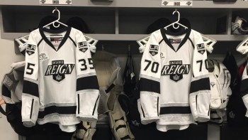 Un duo de gardien père et fils sur le banc du club ferme des Kings