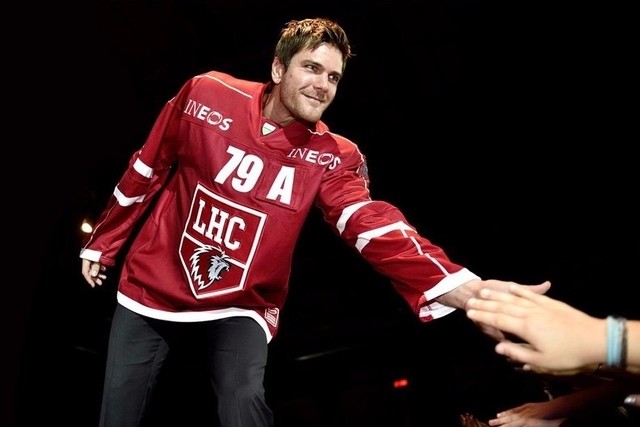 Belle compilation vidéo pour fêter le nouveau contrat de Joël Genazzi