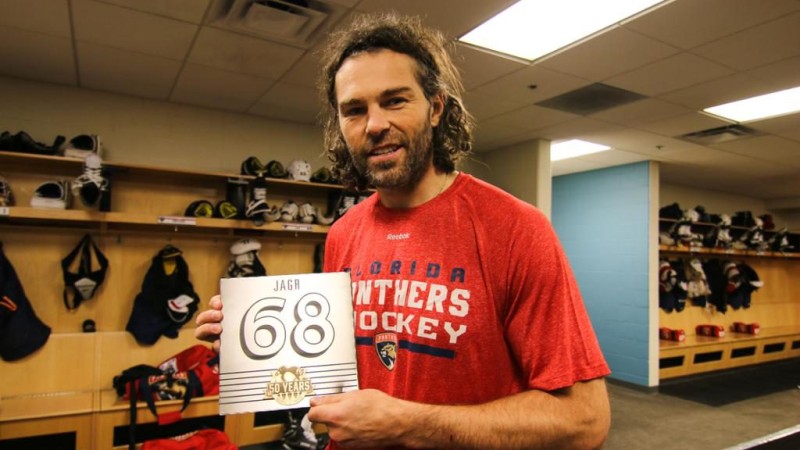 Les Penguins de Pittsburgh honorent le retour de Jaromir Jagr avec un cadeau original