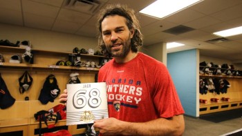 Les Penguins de Pittsburgh honorent le retour de Jaromir Jagr avec un cadeau original