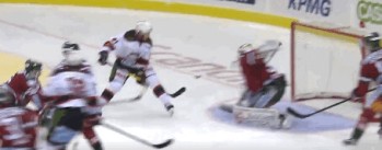 Joli but entre les jambes d'Ilari Filppula et penalty d'Olli Palola