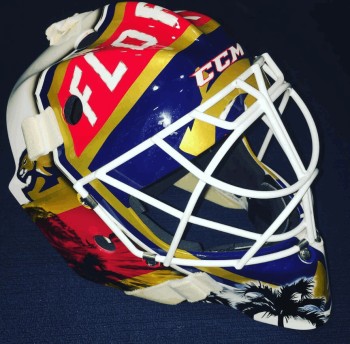 Le nouveau masque de Reto Berra dans les détails