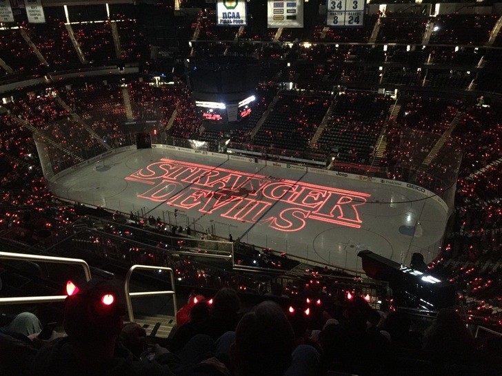 Une intro "Stranger Things" pour les Devils