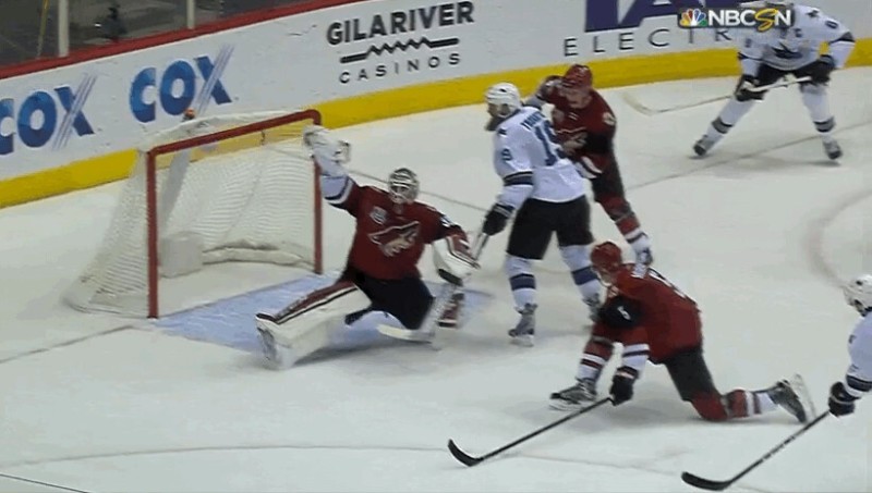 Big save de Louis Domingue sur Brenden Dillon