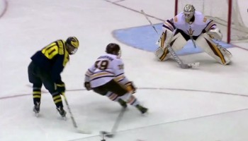 Joli but dans le championnat universitaire américain