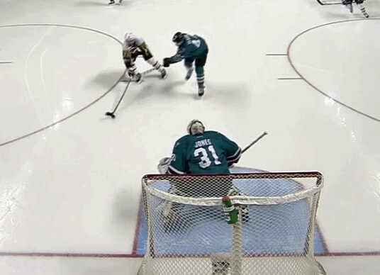 Sidney Crosby prend la tête des buteurs de NHL avec deux goals peu communs