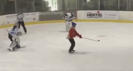 Un penalty acrobatique pour Rob Schremp