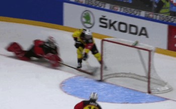 Vidéo du joli cadeau du gardien de JYP Jyväskylä au CP Berne