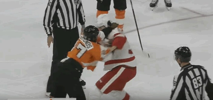 Une jolie gauche de Wayne Simmonds sur Jonathan Ericsson
