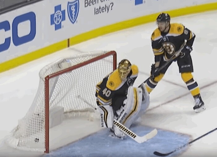 Les Bruins se fabriquent un bel autogoal