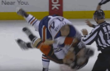 Un furieux combat entre Zack Kassian et Josh Manson