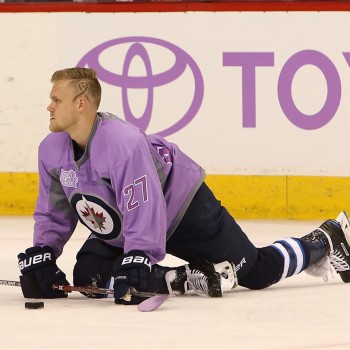 Nikolaj Ehlers apporte son soutien à la lutte contre le cancer de façon originale