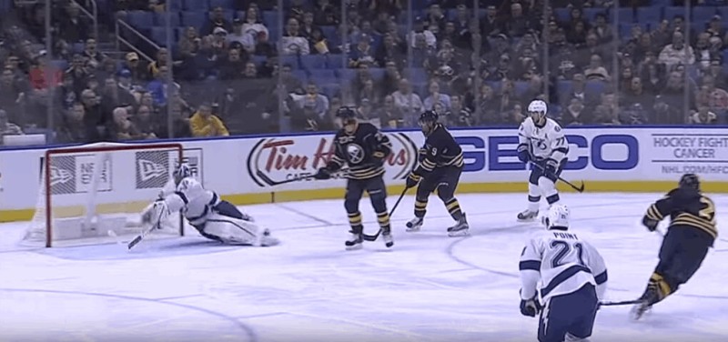 Ben Bishop se rate avant de réussir l'arrêt de la soirée