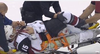 Brad Richardson doit sortir sur une civière