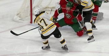 Mikael Granlund se substitue à son gardien