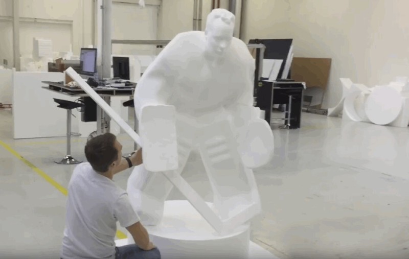 Marco Bührer aura sa propre statue