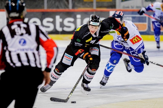 Un bel assist de l'arbitre sur le premier but tchèque