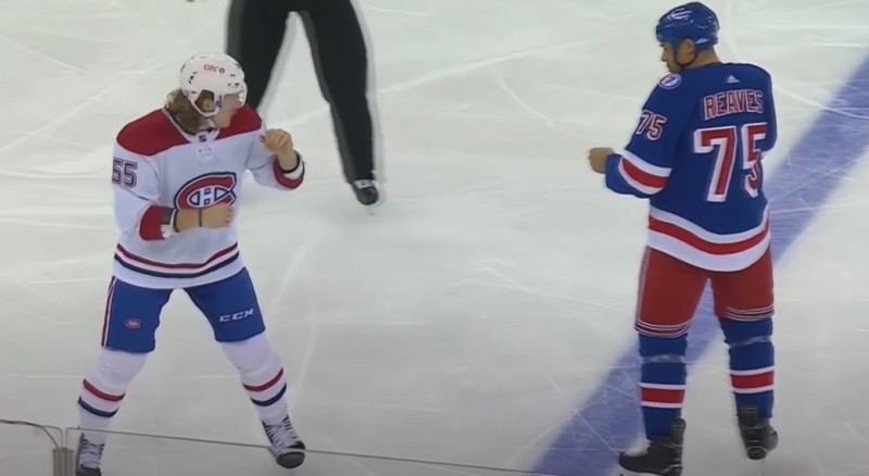 Brandon Manning profite d'un rebond bien particulier pour marquer