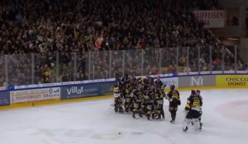 Kevin Fiala un poil maladroit sur cet autogoal
