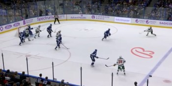 Jonathan Toews et Patrick Kane ne traînent pas en prolongations