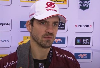 Jonathan Toews trahi par sa bouteille d'eau