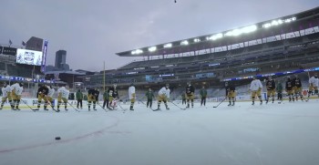 Joli hip check de Brad Marchand sur Dan Girardi
