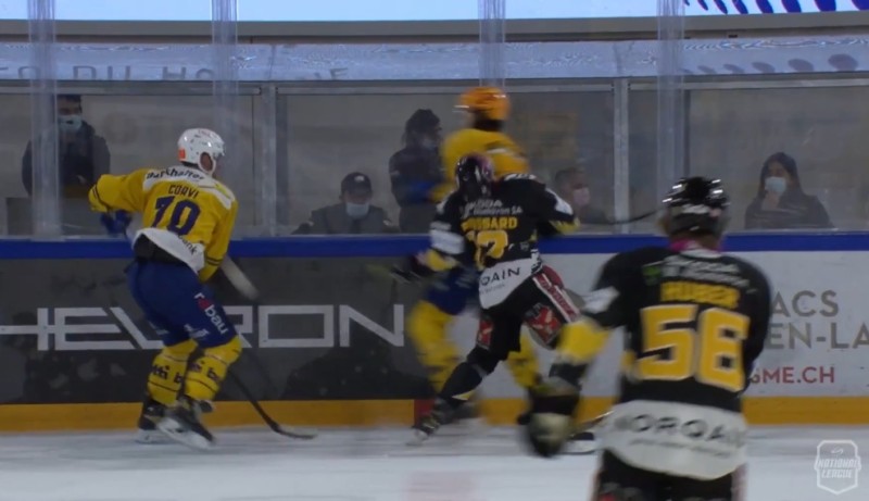 Belle charge de Tom Wilson sur Tyler Johnson