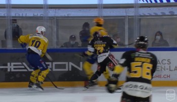 Belle charge de Tom Wilson sur Tyler Johnson