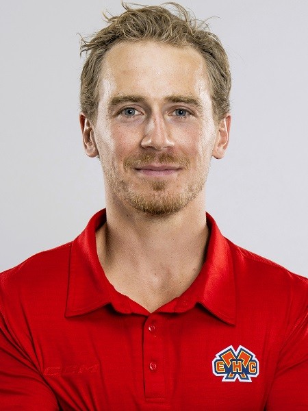 Mathias Joggi patinera en Ajoie