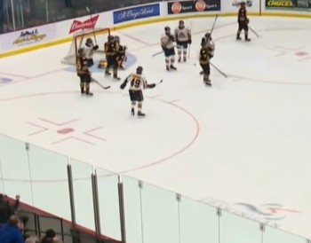 Vidéo de la charge de Marco Pedretti sur Johan Fransson
