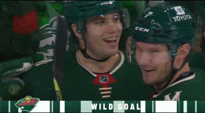 Un bien joli but du revers pour Jack Eichel