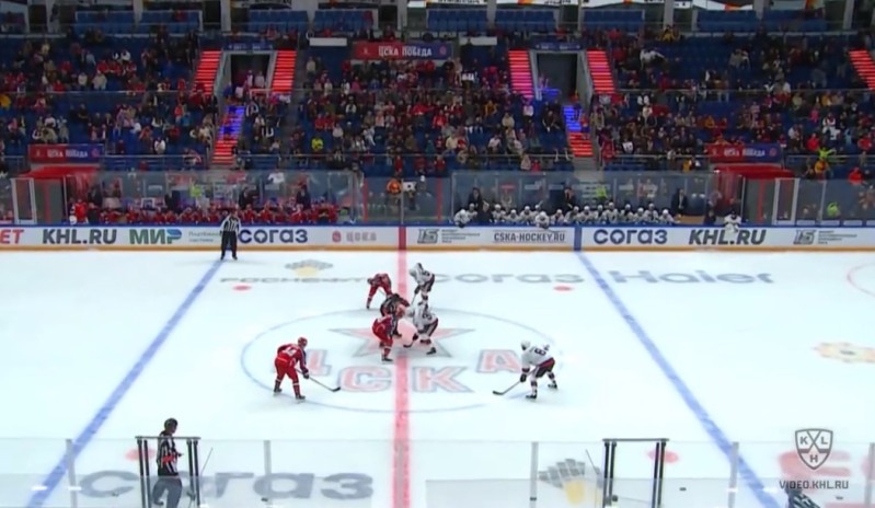 Un superbe arrêt d'Antti Niemi sur Mat Barzal