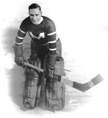 Le premier "masque" de gardien de l'histoire du hockey