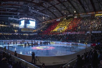 La Postfinance Arena pourrait entièrement passer en places assises pour reprendre la saison