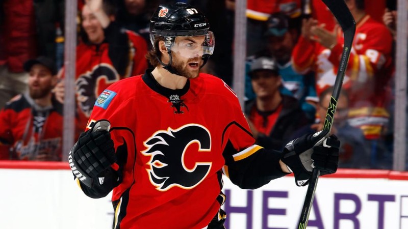 Michael Frolík en contact avec le Lausanne HC