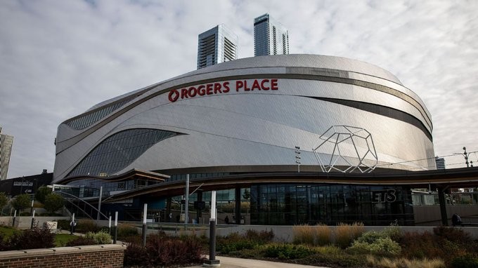 Le stade d'Edmonton partiellement inondé