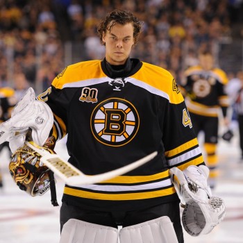 Tuukka Rask se brise un doigt avant la reprise