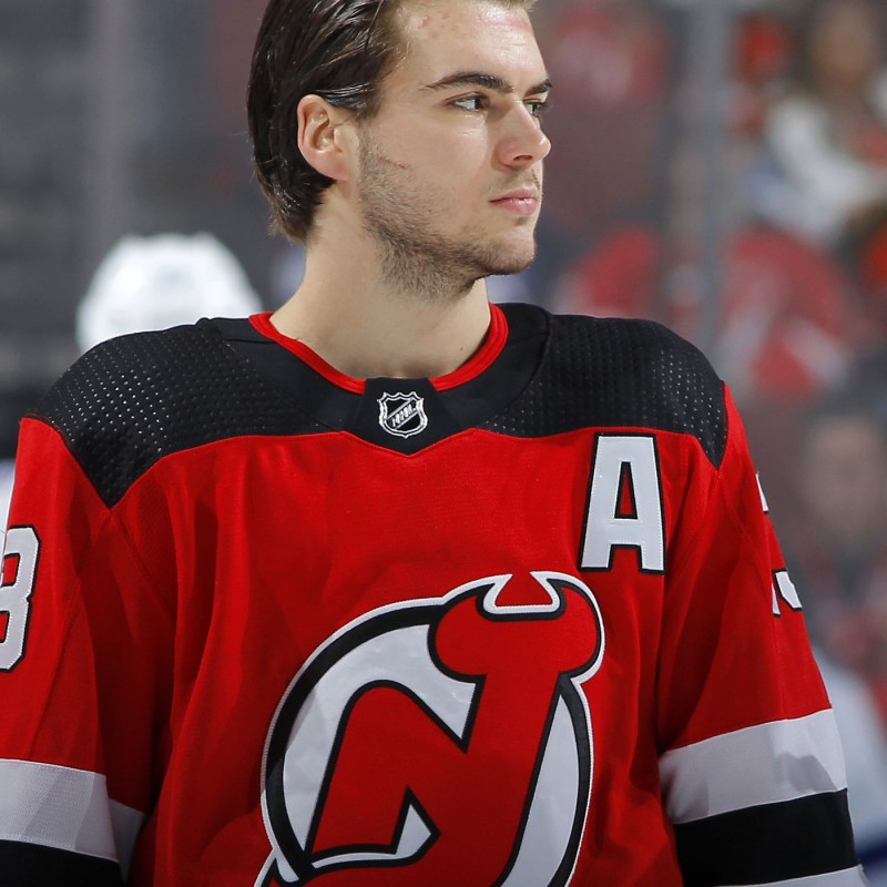 Nico Hischier ne sait toujours pas s'il pourrait débuter la saison en Suisse