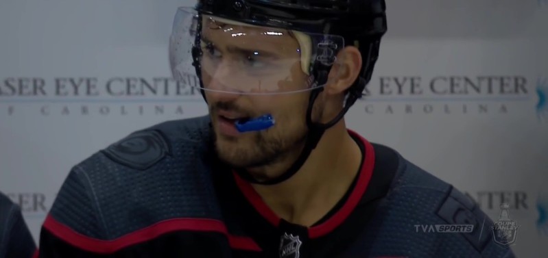 Un premier point pour Nino Niederreiter et les Hurricanes