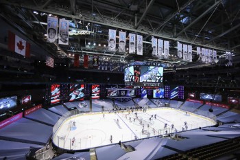 Le Lightning bat les Blue Jackets en cinquième prolongation, un premier point pour les Flames