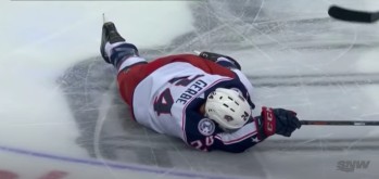 Nathan Gerbe a pris cher au centre de la glace