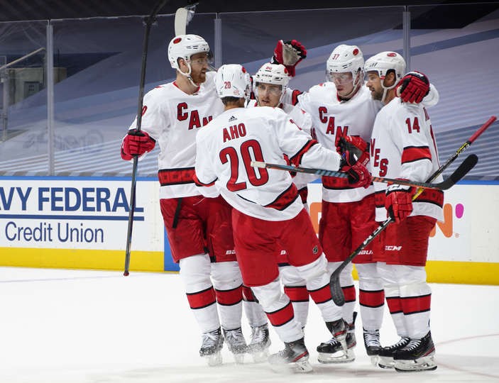 Les Hurricanes égalisent face aux Bruins, idem pour les Blue Jackets face au Lightning
