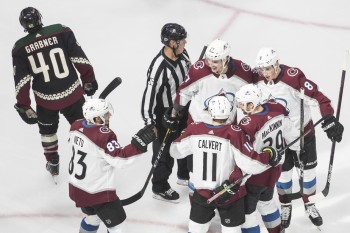 Les Hurricanes et les Blue Jackets au bord de l'élimination, Colorado s'amuse face à Phoenix