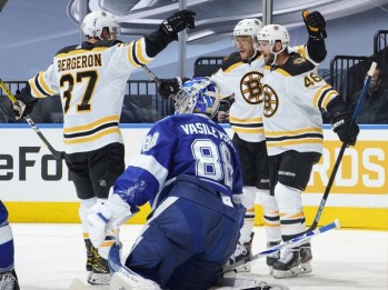Les Bruins remportent leur premier affrontement face au Lightning
